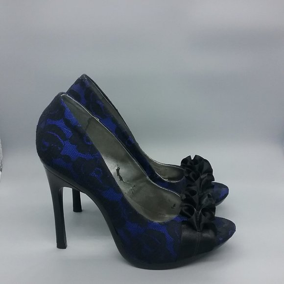 Carlos Santana Prestige Satin Ruffle Lace Pumps - Picture 3 of 15